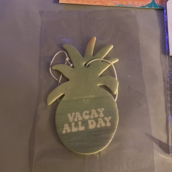 Pura vida bracelet and air freshener with post card - Picture 3 of 6